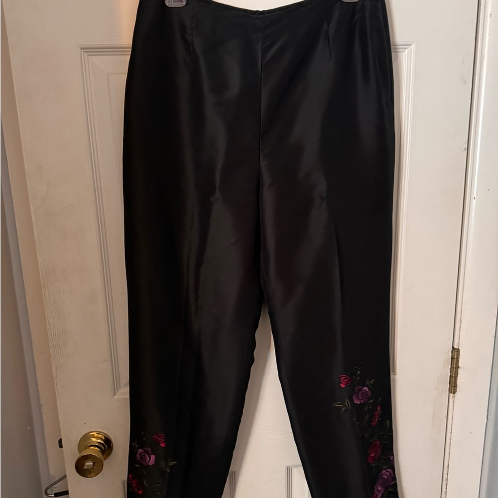 Ann Taylor ,Black cropped pants with embroidery